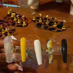 Press on nails